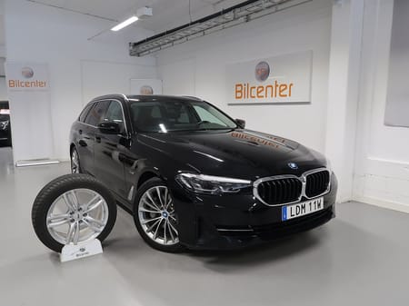 BMW 530e xDrive Touring V-Däck ingår Skinn-Drag-Kamera-Navi-CarP