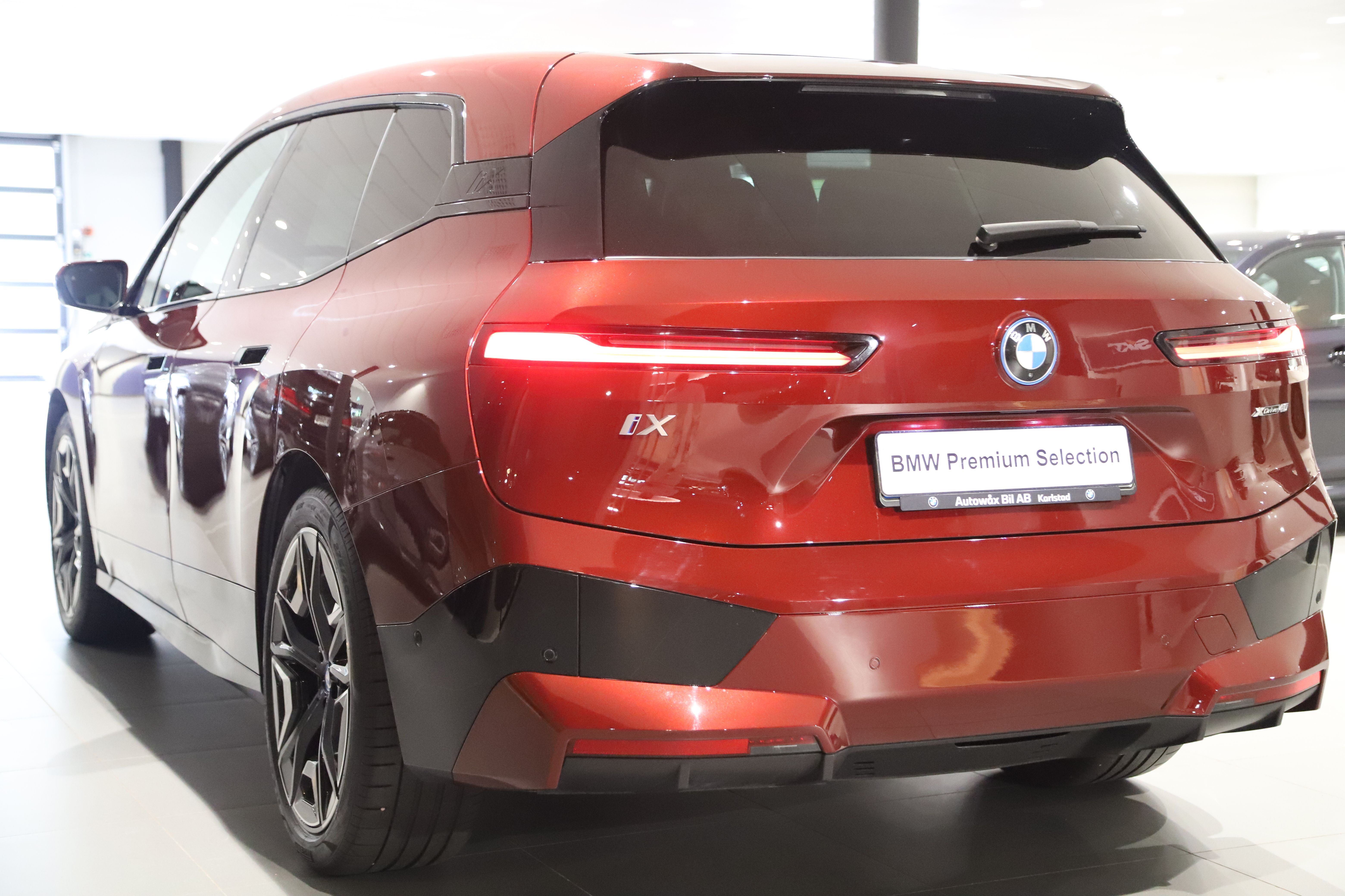 BMW iX xDrive40, 326ps, 2023