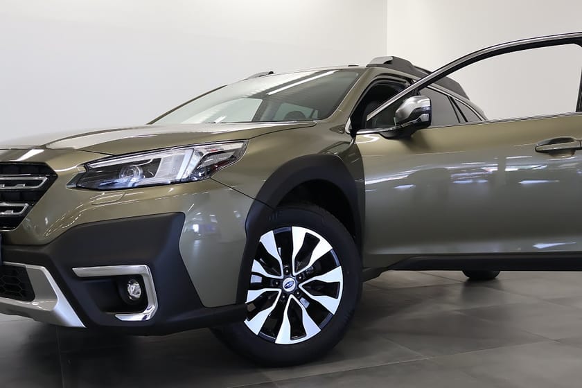 Bild 2 av Subaru Outback 2.5 4WD Touring / Pano / H/K / V-Hjul / Drag / M-Värm