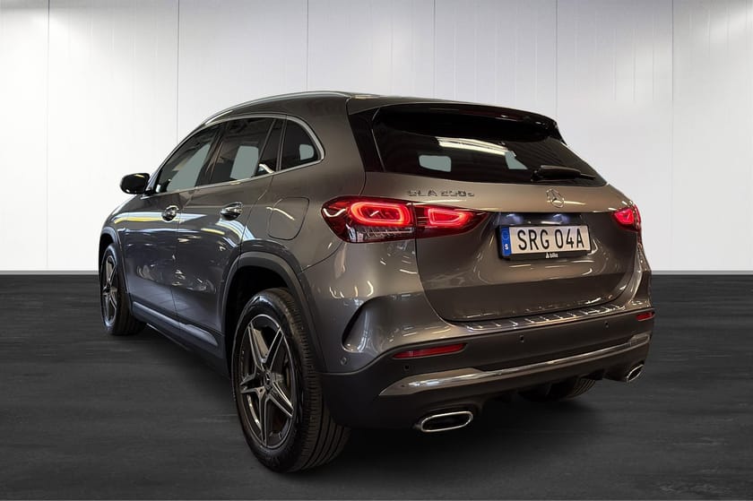 Bild 4 av Mercedes-Benz GLA 250 e Moms | AMG Line | Panorama | MULTIBEAM LED