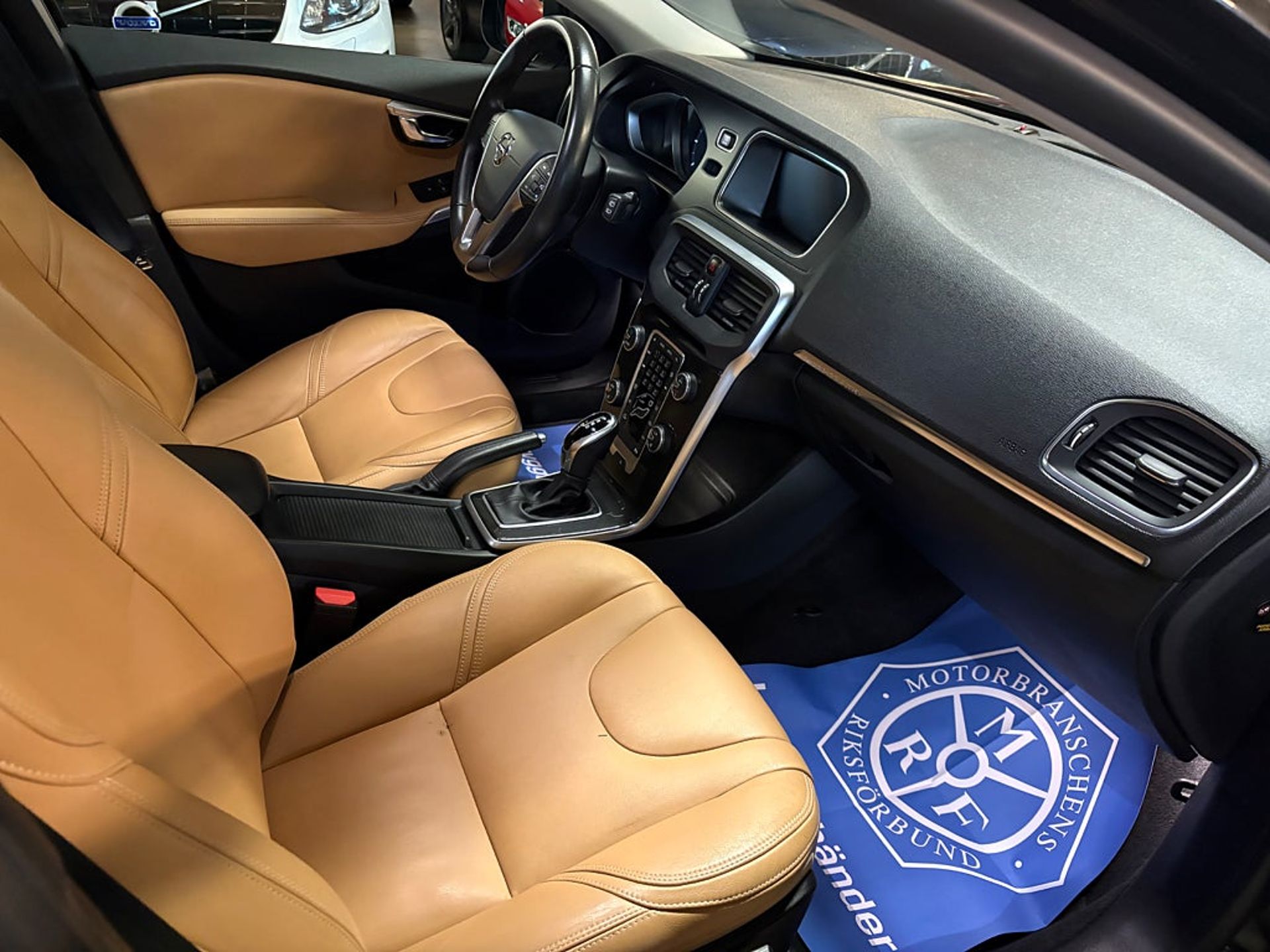 Volvo V40 Cross Country 2018, photo 6/8