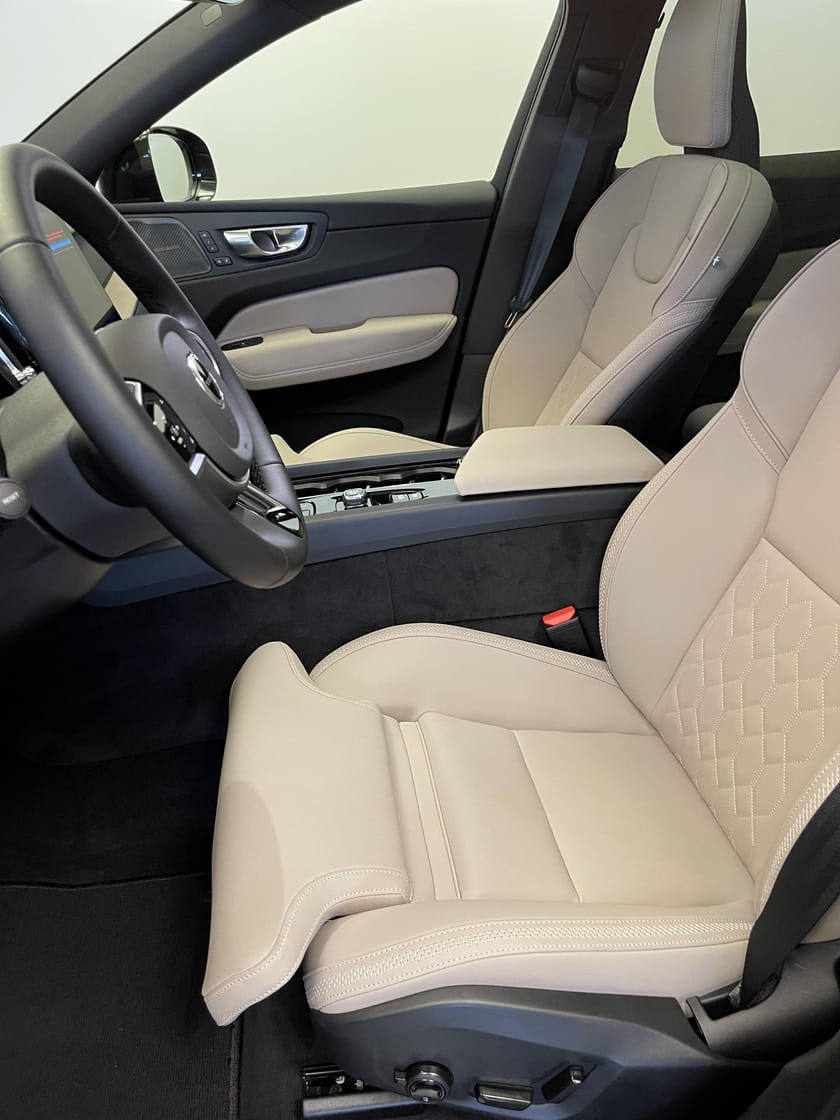 Bild 5 av Volvo XC60 T6 Plus Dark Nordic Edition / Läder / Navigation / Tonade rutor /