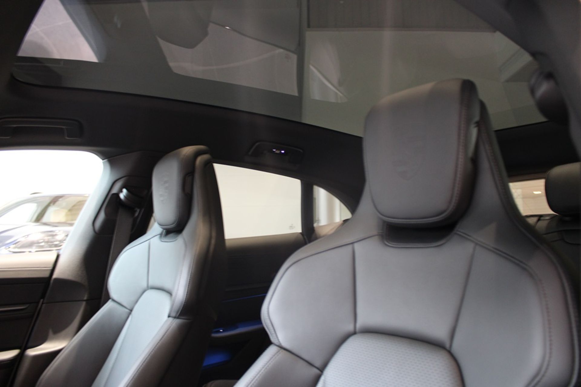 Porsche Taycan 2026, photo 4/15