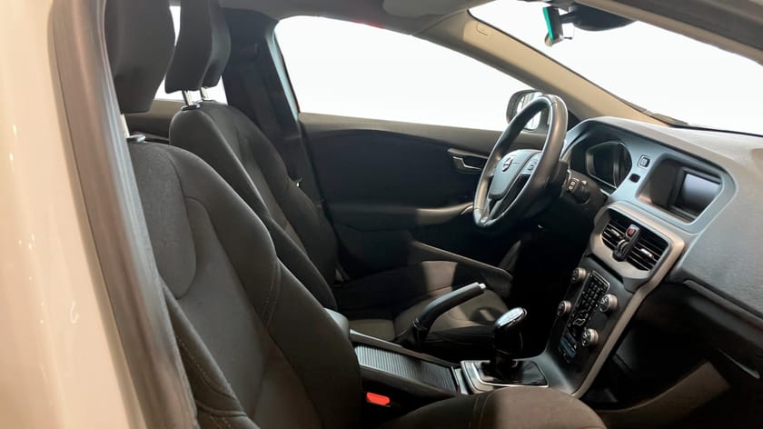 Bild 3 av Volvo V40 T3 Kinetic Glastak Värmare / Dragkrok