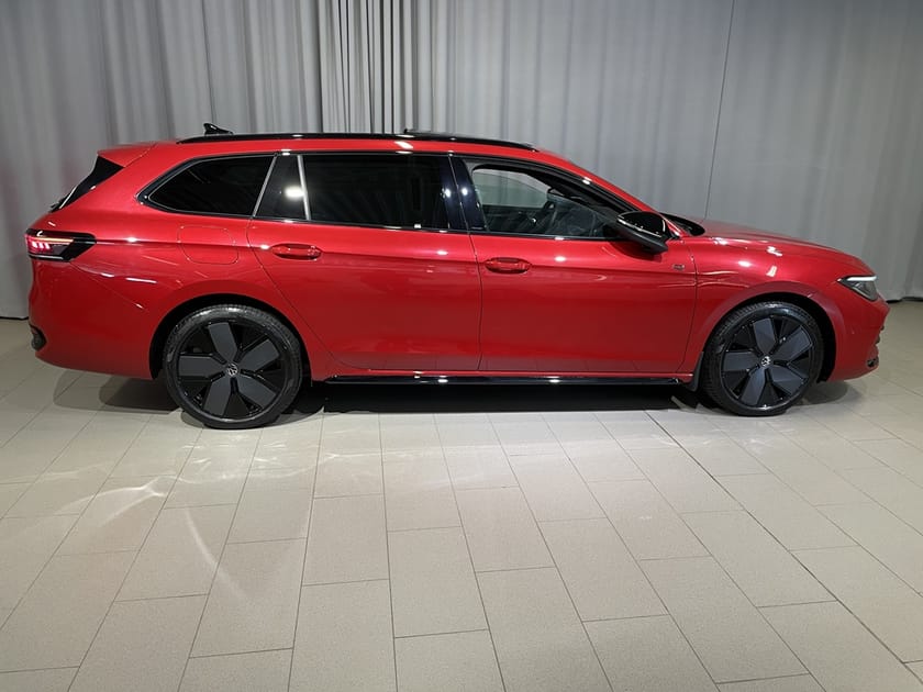 Bild 4 av Volkswagen Passat Variant eHybrid SWE R-LINE 272hk, Blackstyle/Drag