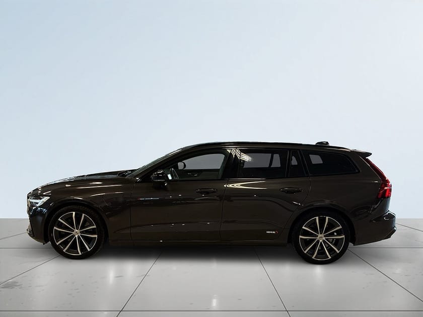 Bild 4 av Volvo V60 PLUG-IN T6 AWD Plus Dark MOMS Drag B-kamera S&V-däck