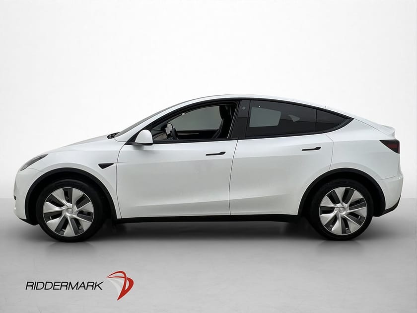 Bild 3 av Tesla Model Y Standard Range RWD Pano Dragkrok AP Svensksåld