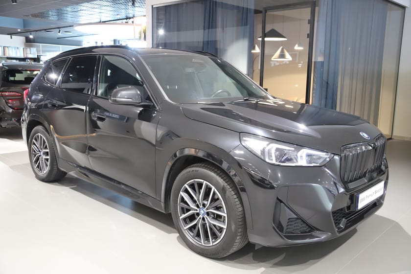 Bild 4 av BMW iX1 xDrive30 Drag / Comfort Access / Elstolar