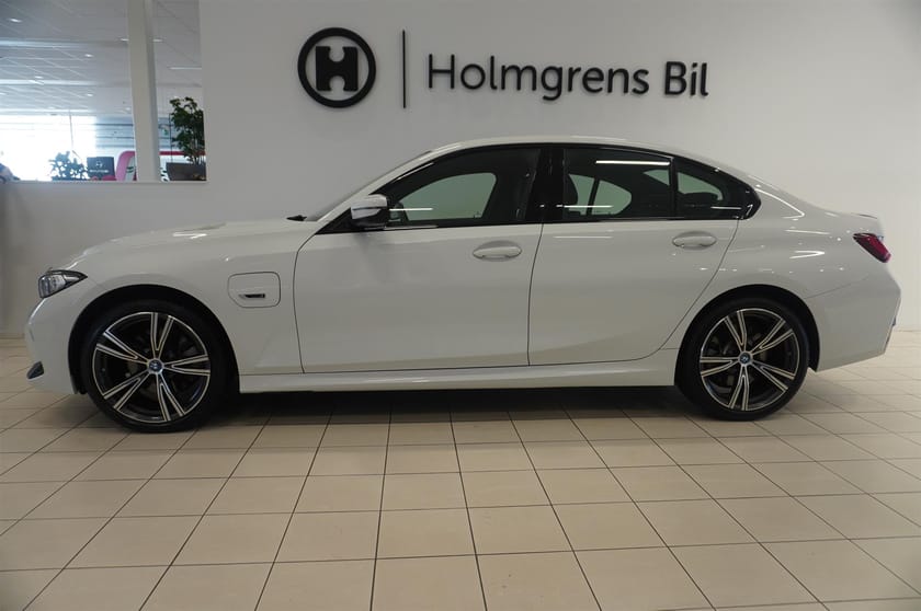 Bild 3 av BMW 330e xDrive Sedan X Drive M-Sport 292hk