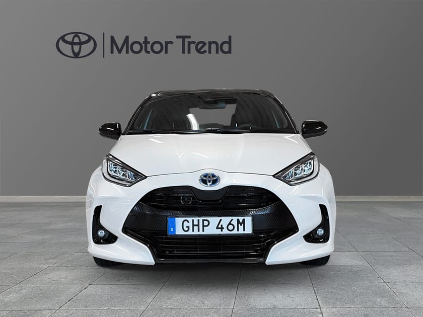Bild 5 av Toyota Yaris Hybrid 1,5 5D STYLE BI-TONE VINTERHJUL