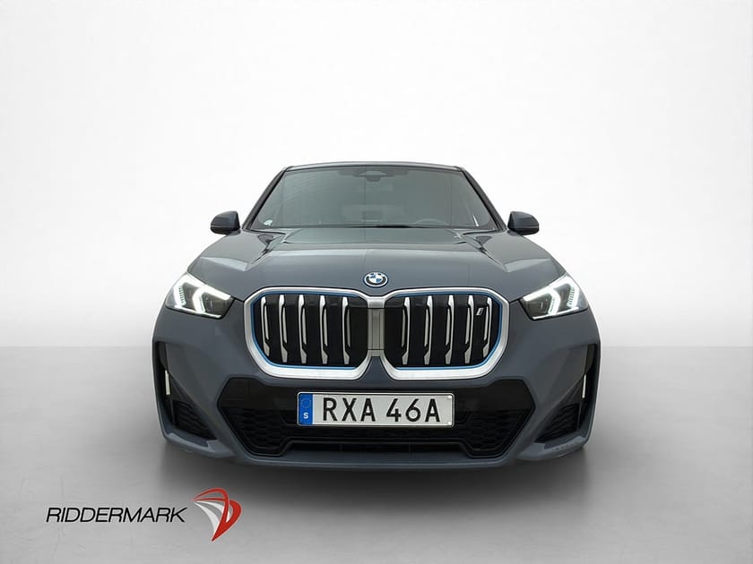 Bild 3 av BMW iX1 xDrive30 M Sport Widescreen Kamera Navi CarPlay