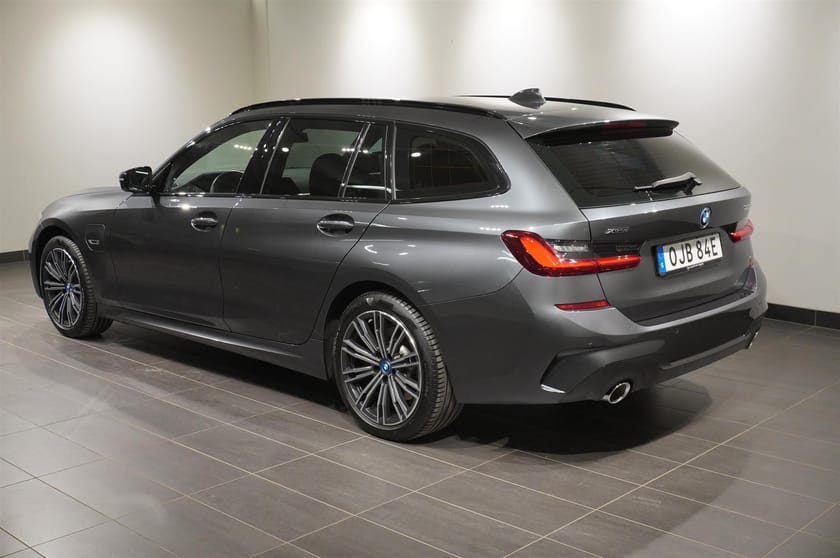 Bild 4 av BMW 330e xDrive Touring M Sport HiFi HUD