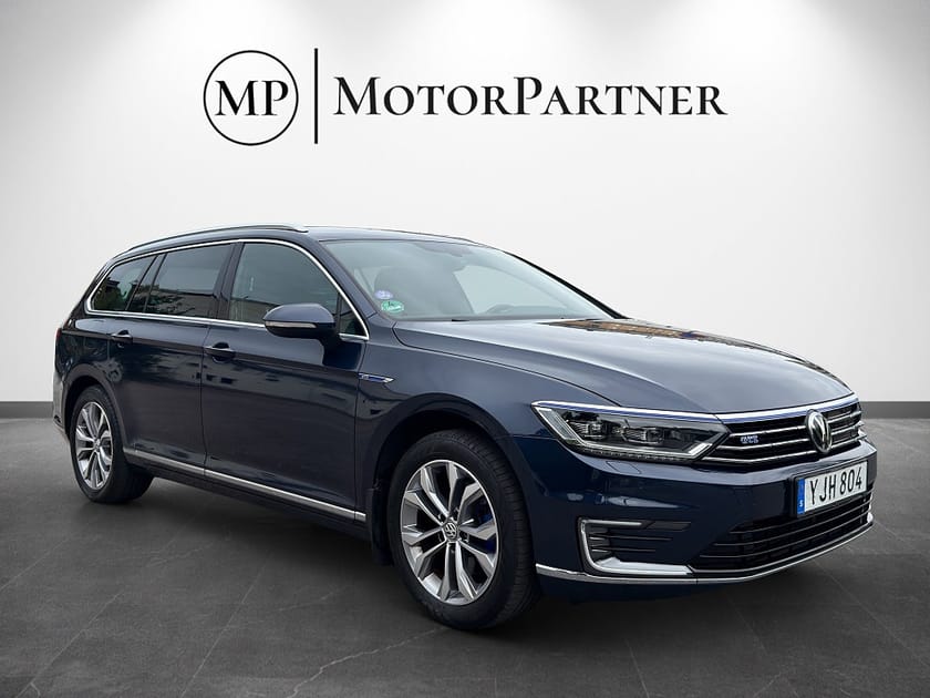 Bild 1 av Volkswagen Passat Variant GTE 1.4 TSI Plug-in hybrid Cockpit Kamera Värmare Drag