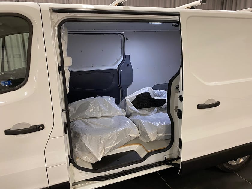 Bild 4 av Renault Trafic Skåpbil L2 3.0t 2.0 dCi Euro 6 drag, dieselvärmare, moms