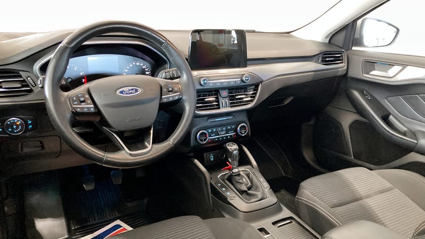 Bild 4 av Ford Focus 1.0 125hk Titanium Halvkombi Dragkrok
