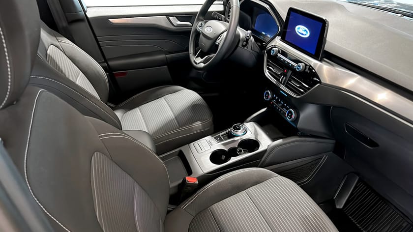Bild 3 av Ford Kuga Plug-In Hybrid 2,5 PHEV 225Hk Titanium