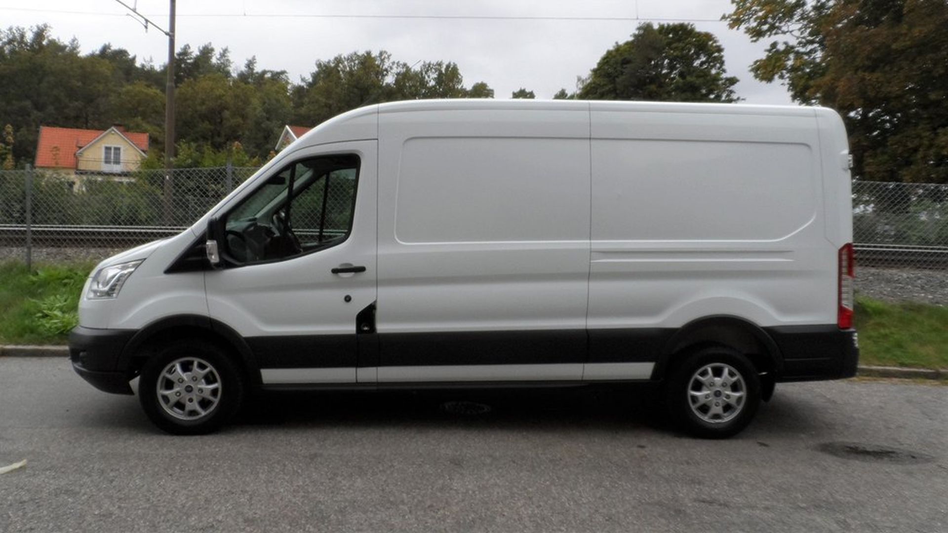 Ford Transit 350 2.2 TDCi 2014, bild 2/21