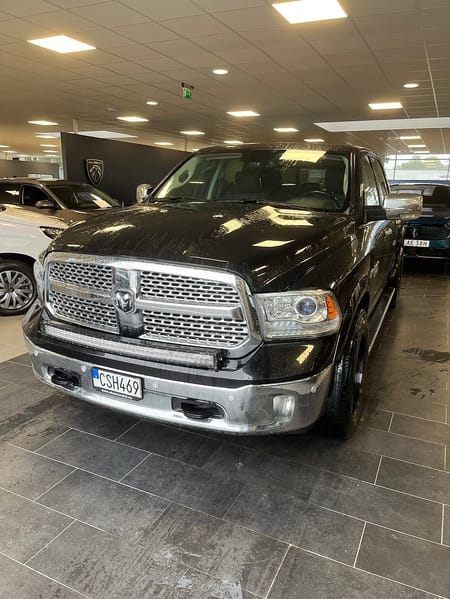 RAM 1500 Crew Cab Laramie 5.7 V8 HEMI AWD / Drag / Flaklock