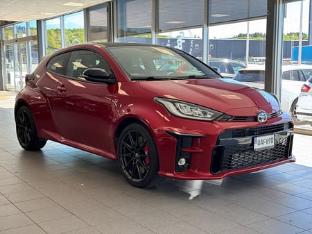 Toyota GR Yaris iMT Akrapovič GR-Four Circuit Pack 261Hk