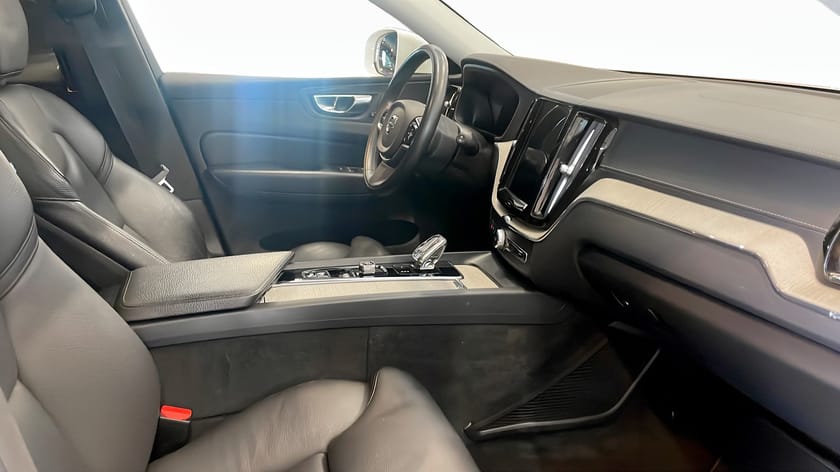 Bild 3 av Volvo XC60 T8  Farthållare Dragkrok Rattvärme Panorama