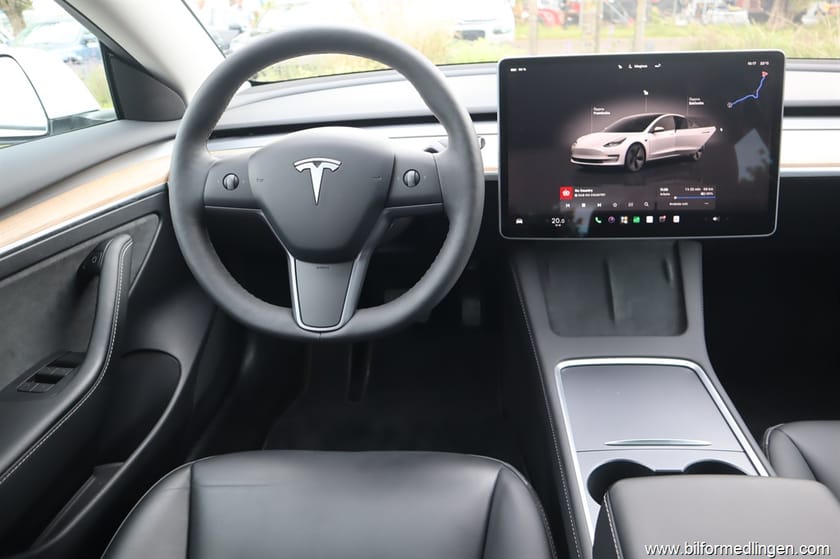 Bild 3 av Tesla Model 3 Standard Range 62.0 kWh netto RWD 283hk Skinn