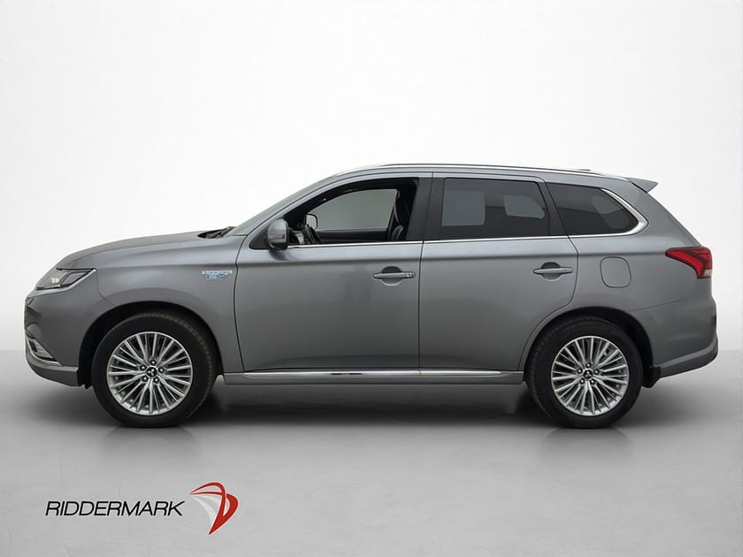 Bild 4 av Mitsubishi Outlander PHEV AWD 224hk Business 360° Skinn Drag