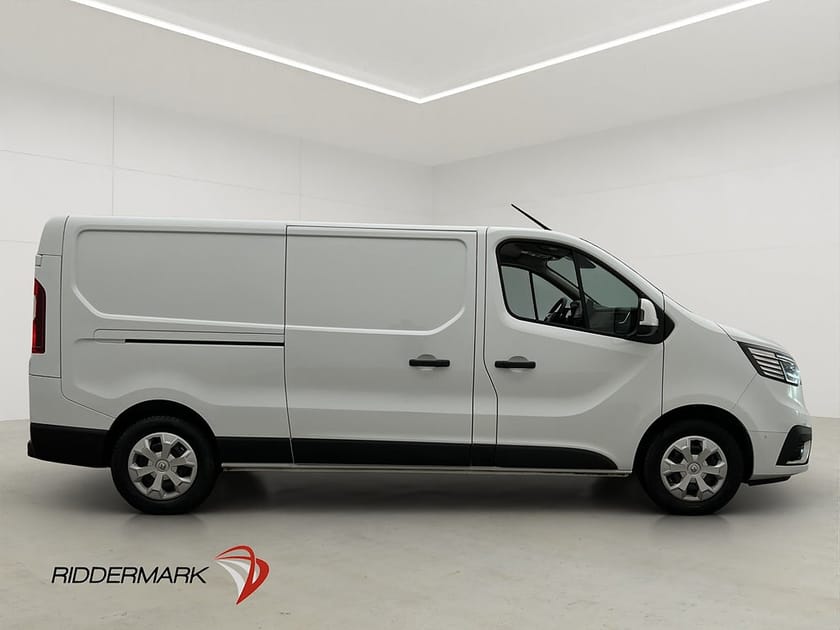 Bild 2 av Renault Trafic Skåpbil L2 Värmare LED Dragkrok CARPLAY B-Kamera Moms