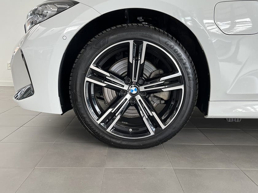Bild 4 av BMW 330e xDrive Sedan M Sport 18" HiFi Rattvärme Drag