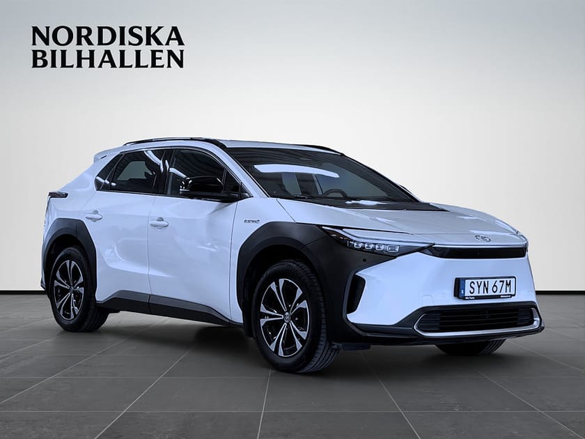 Bild 1 av Toyota bZ4X 71.4 kWh AWD Executive MOMS 360-kamera JBL Dragkrok