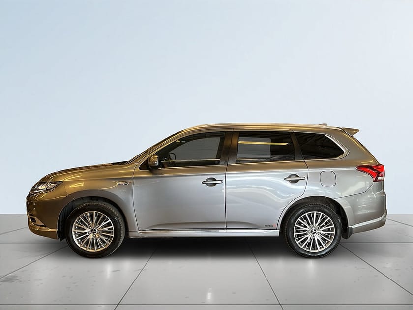 Bild 4 av Mitsubishi Outlander PHEV CVT Business 1 Brukare/360°/MoK/S&V/LED-Ramp/Skinn