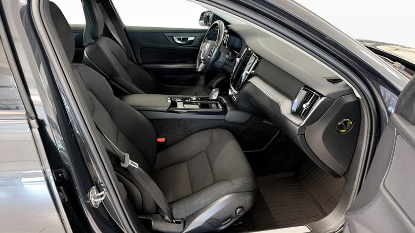 Bild 3 av Volvo V60 T6 Momentum AWD  / Drag / Adaptiv Farthållare