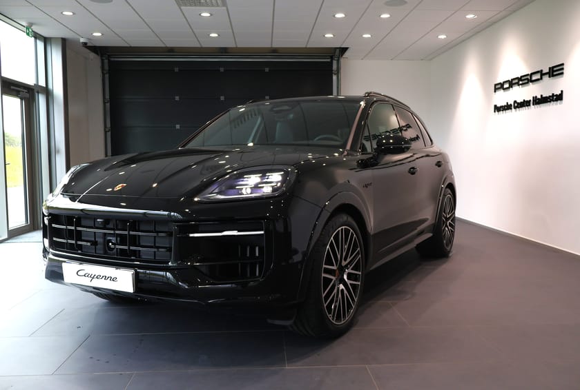 Bild 2 av Porsche Cayenne E-Hybrid Black Edition / 1,95% ränta