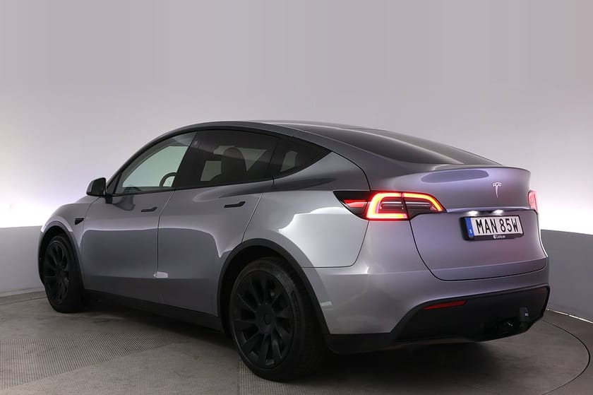 Bild 4 av Tesla Model Y Standard Range RWD Autopilot Panorama Drag 20"