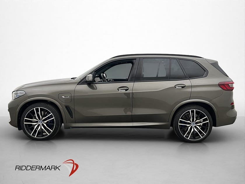 Bild 2 av BMW X5 xDrive45e iPerformance M-Sport Pano HUD Luftfjädring Laser 360°
