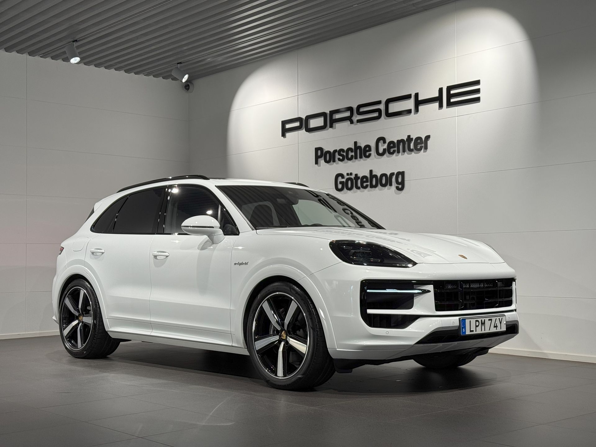Porsche Cayenne E-Hybrid 2024, kuva 2/33
