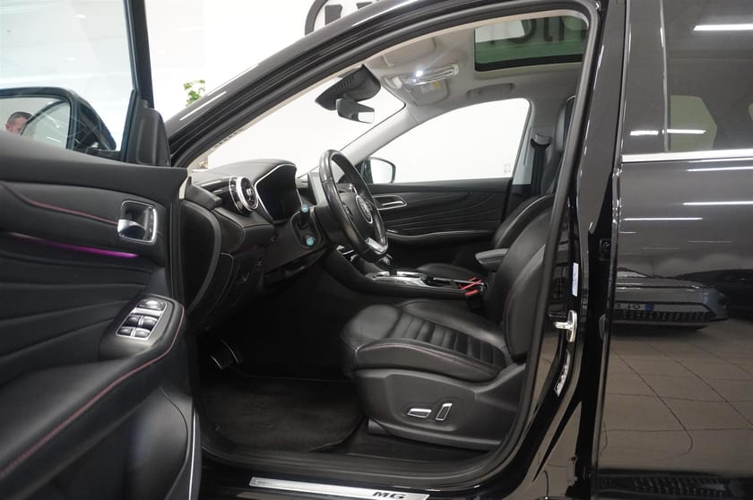 Bild 2 av MG EHS PHEV Luxury Pebble Black