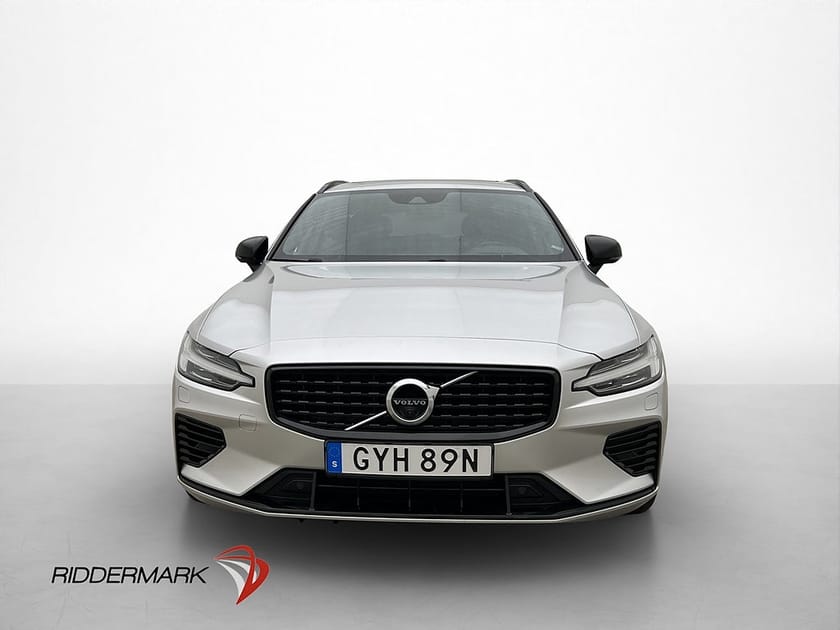 Bild 2 av Volvo V60 T6 AWD 350h R-Design Pano HuD H/K Drag 360 Värmare