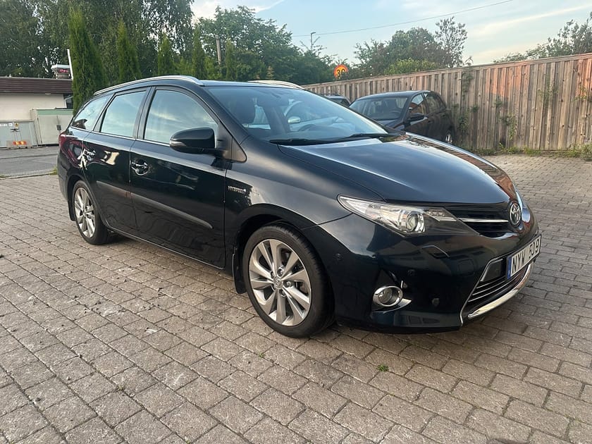 Bild 2 av Toyota Auris Touring Sports Hybrid e-CVT Executive Euro 5