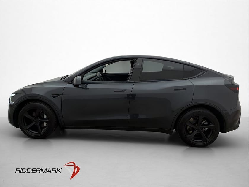 Bild 5 av Tesla Model Y Long Range AWD MOMS Drag Panorama Svensksåld