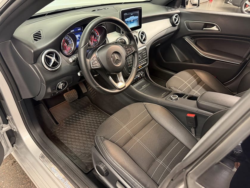 Bild 5 av Mercedes-Benz CLA 200 Shooting Brake 7G-DCT | 156hk | NyServad |Park-sens