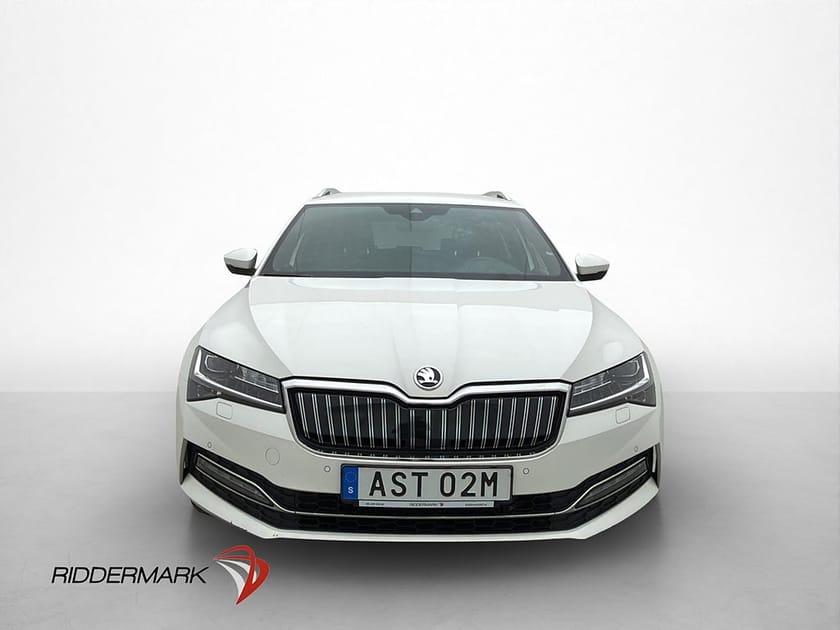 Bild 2 av Škoda Superb iV Kombi Skoda 218hk L&K Värmare Cockpit Canton Drag MOMS