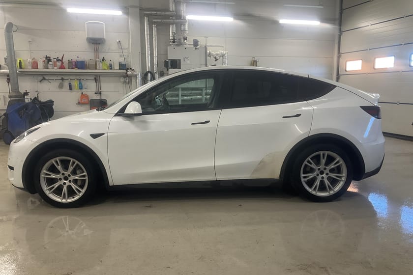 Bild 3 av Tesla Model Y Long Range AWD Reparationsobjekt