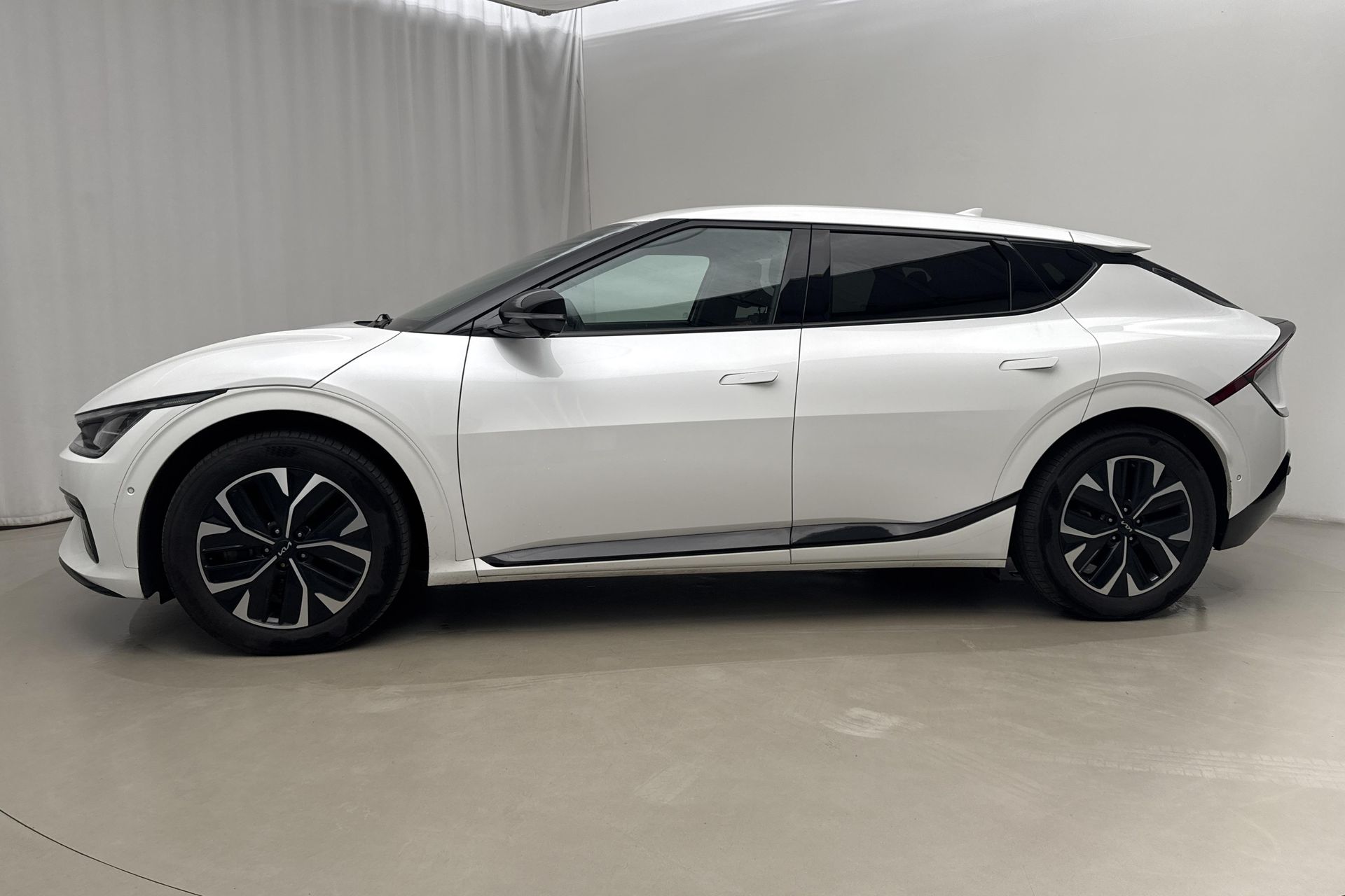Kia EV6 77.4 kWh AWD 2023, bild 2/10