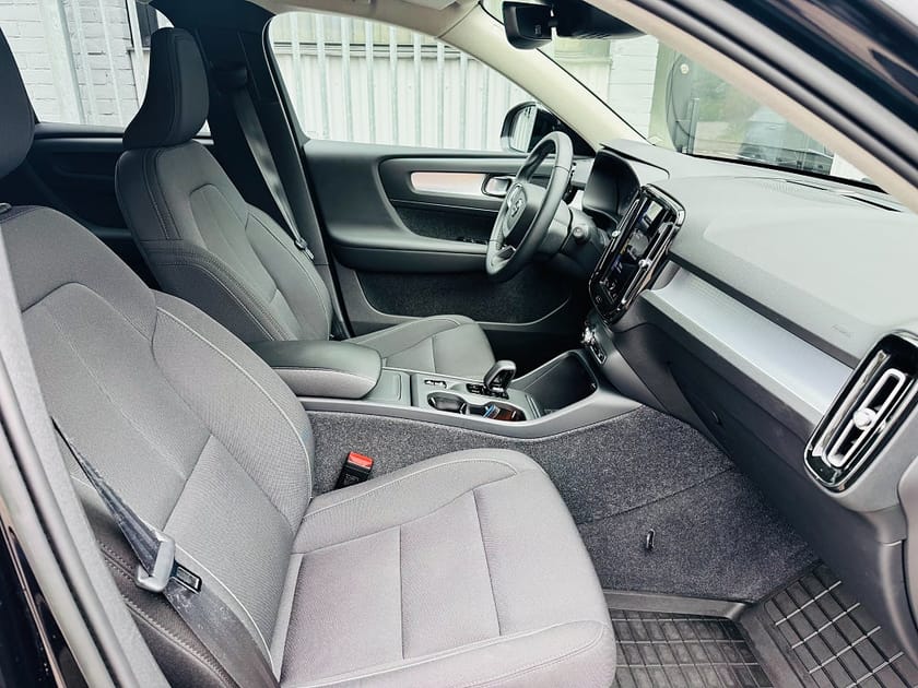 Bild 5 av Volvo XC40 T2 129HK AUTOMAT MOMENTUM EDITION / VÄRMARE