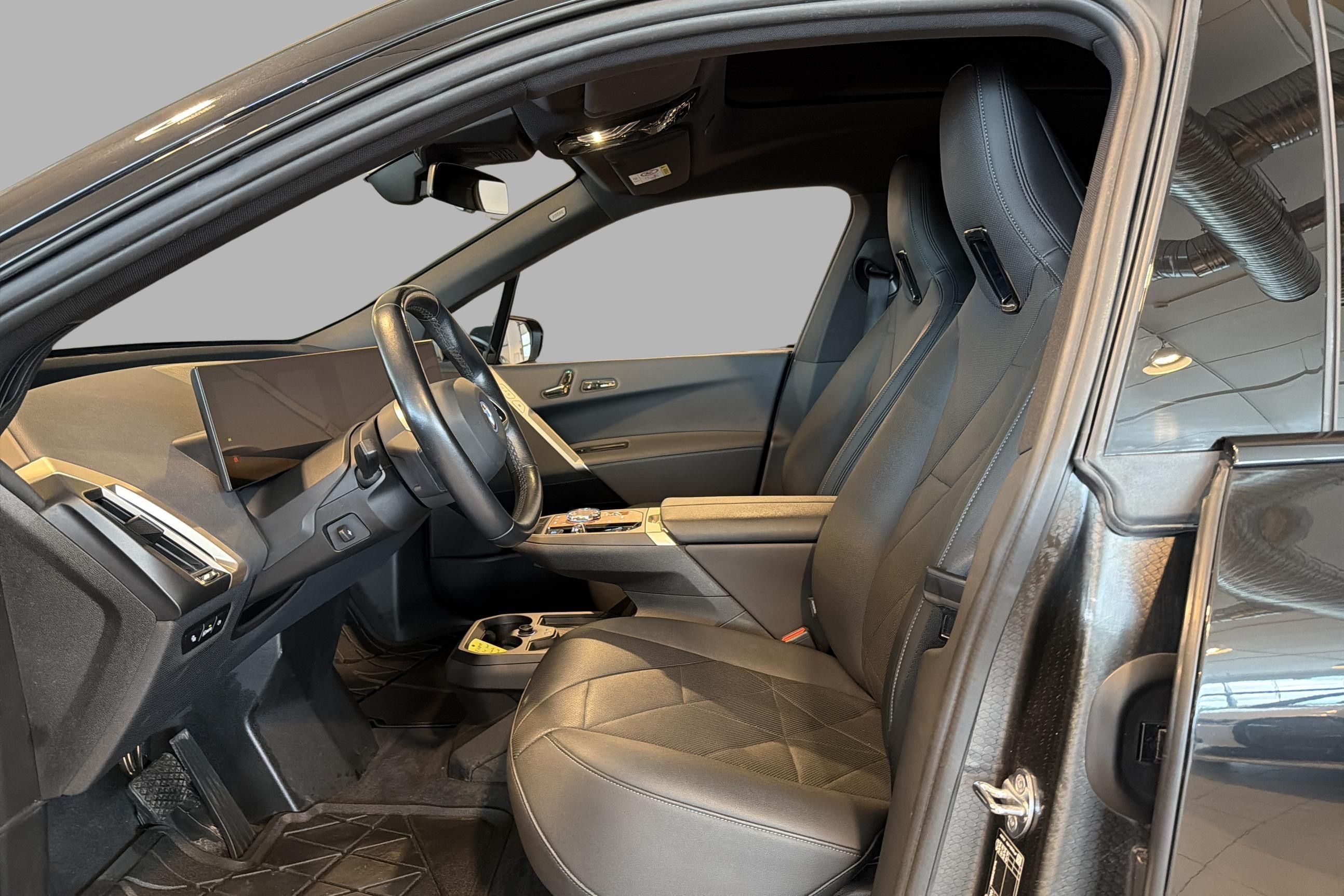 BMW iX xDrive50, 524hk, 2022