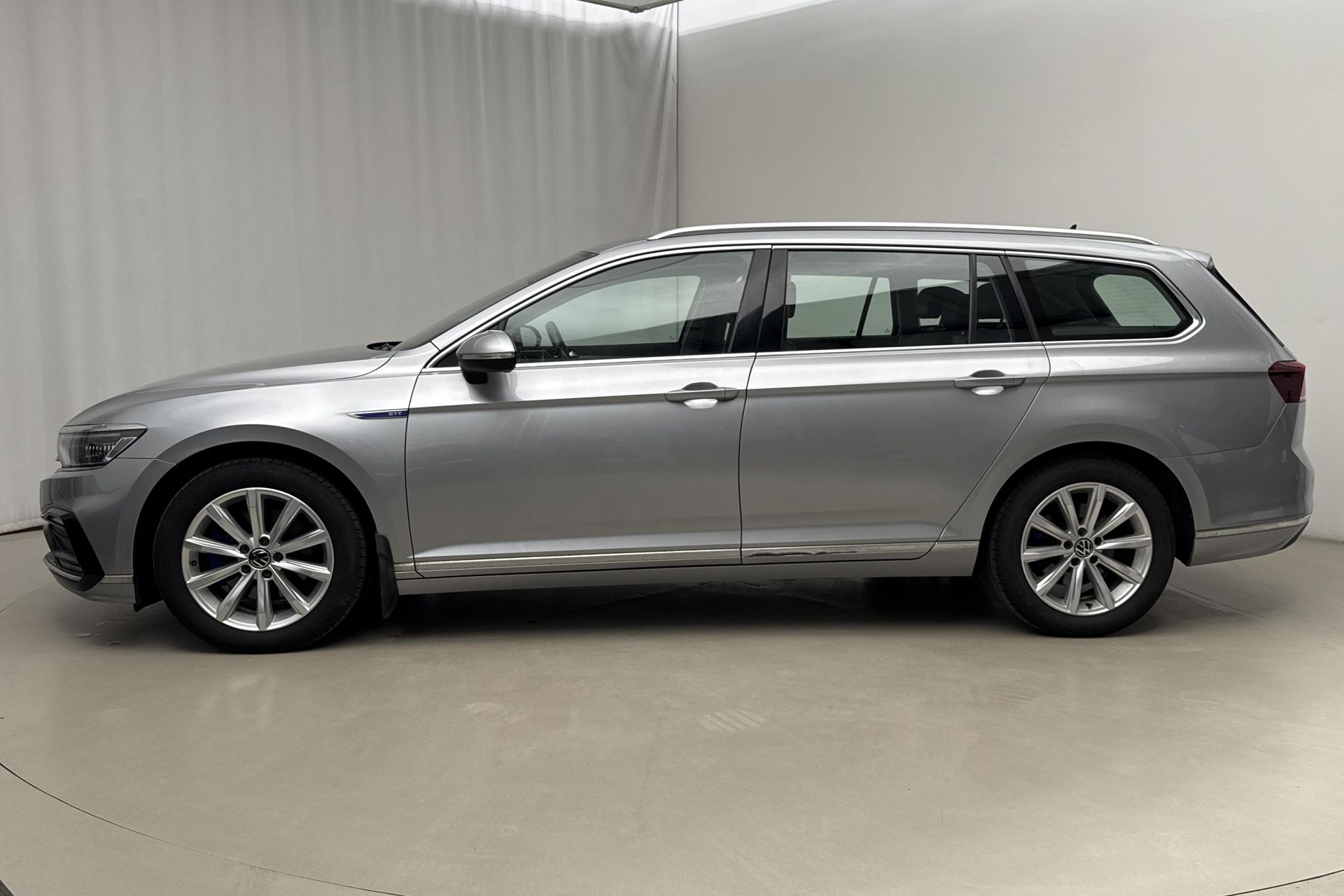 Volkswagen Passat GTE 2021, bild 2/10