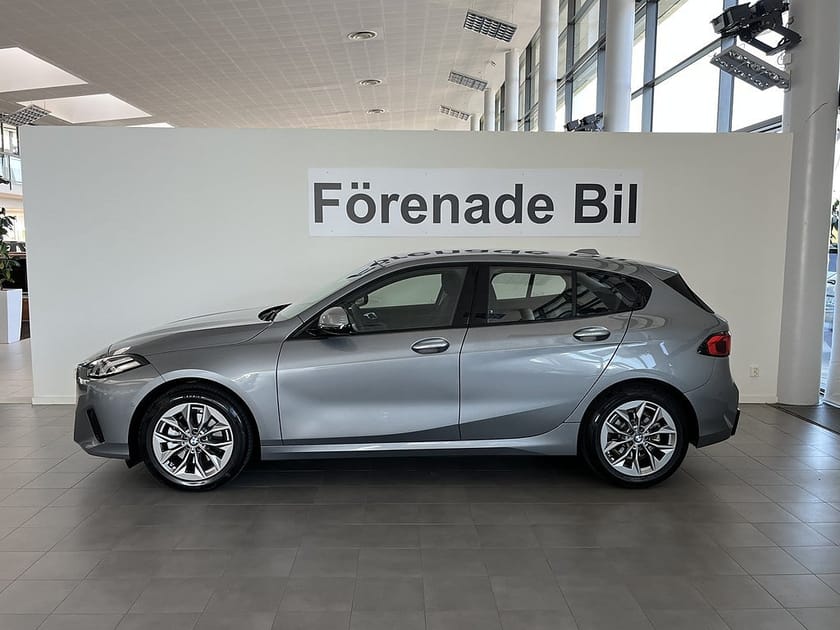 Bild 3 av BMW 120 Automat Rattvärme Backkamera 17" Drive/Park Assist