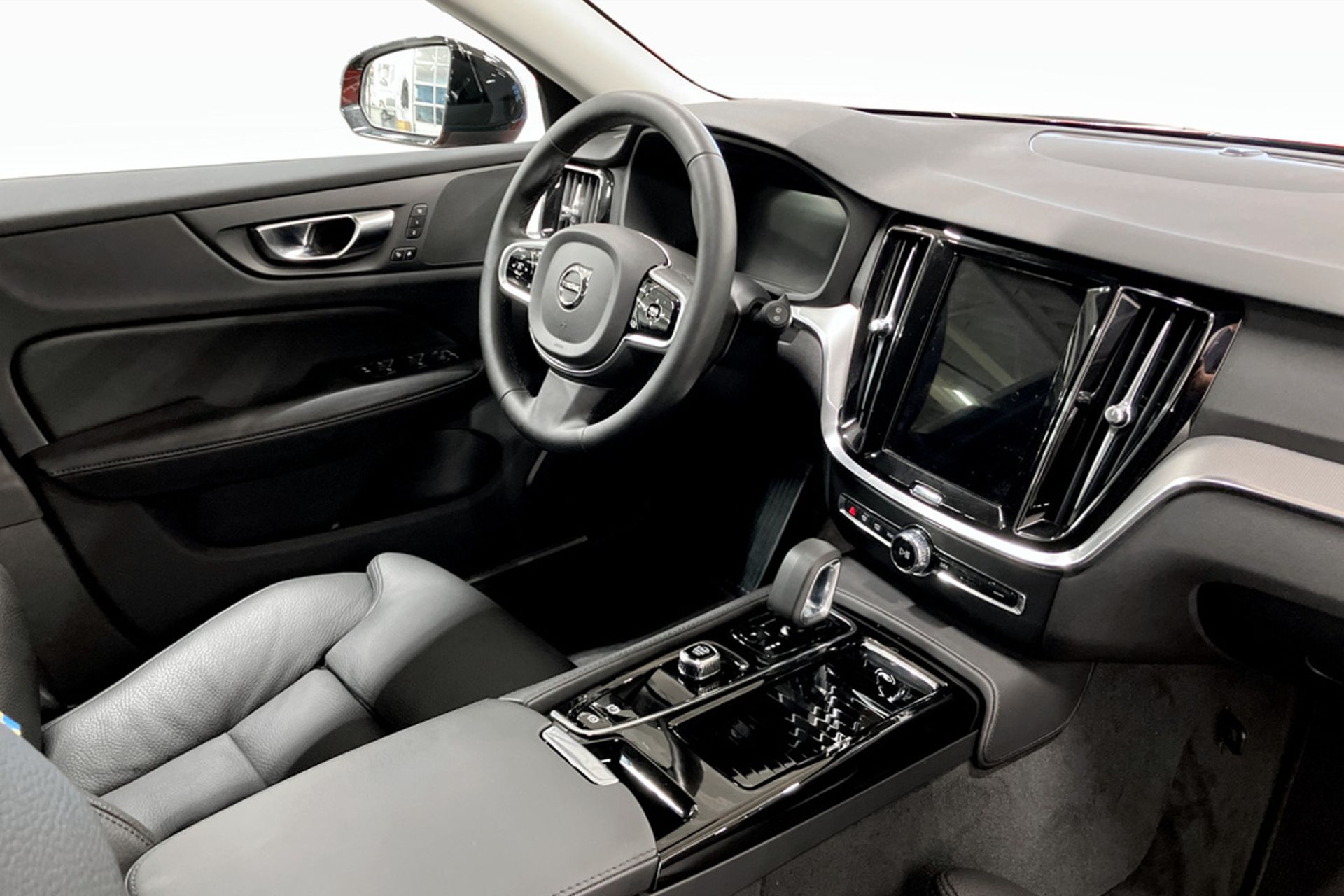 Volvo V60 T6 Plug-In Hybrid AWD 2025, bild 5/10