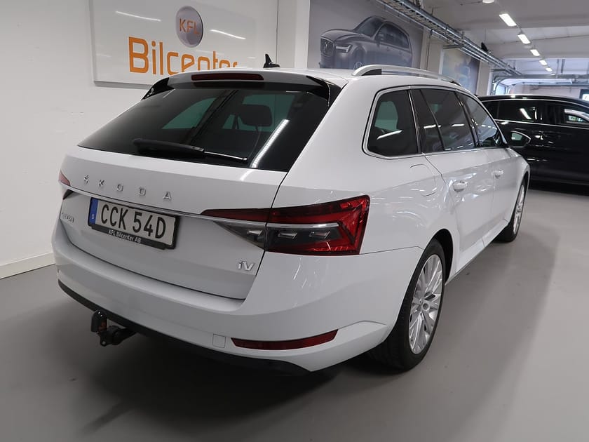 Bild 5 av Škoda Superb iV Kombi Skoda 1.4 TSI Style V-Däck ingår Cockpit-Drag-Kamera-Värma