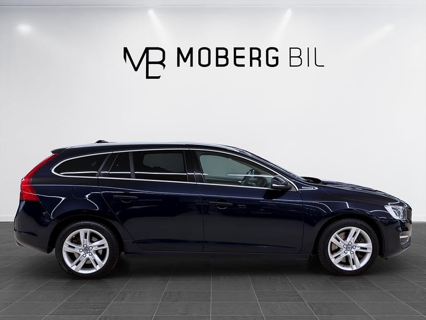 Bild 3 av Volvo V60 D5 PHEV AWD 231hk Summum Drag Navi B-Kamera PDC